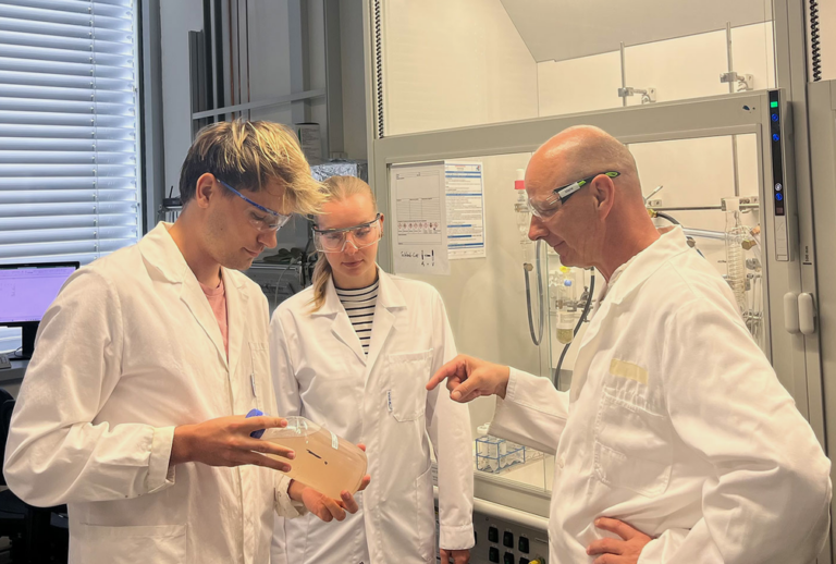 From single PFAS molecules to microplastics